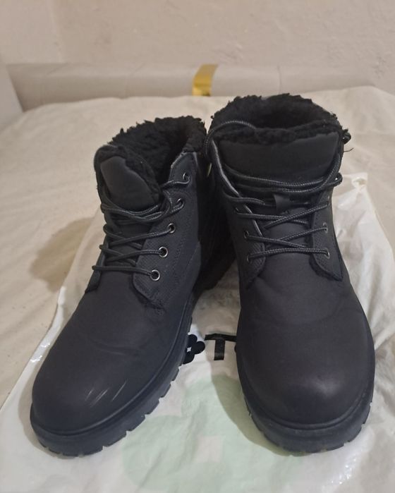 Продам  зимние ботинки