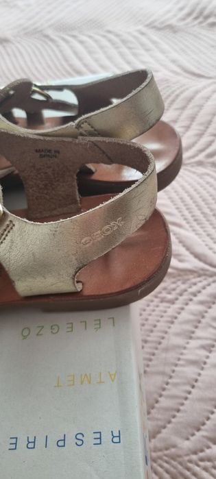 Златни сандали Geox номер 35