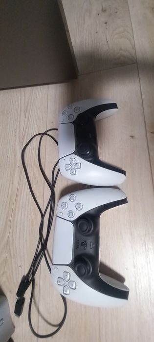 PS5+2 manete+ 4 jocuri