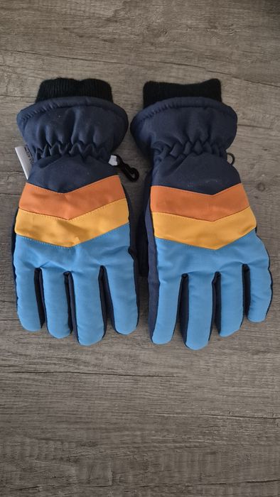 Mănuși iarna impermeabile C&A - copii  , 5 -6 ani.  Folosite foarte pu