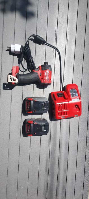 Milwaukee fid 3 2 baterii 5 ah si fast charger