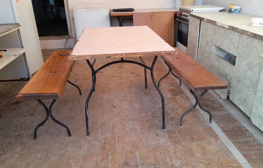 Stol-stul sotiladi juda sifatli ishlangan