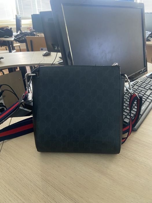 Продавам чанта на Gucci почти не ползвана