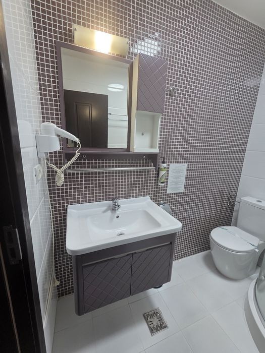 De vânzare obiecte sanitare și mochetă hotel