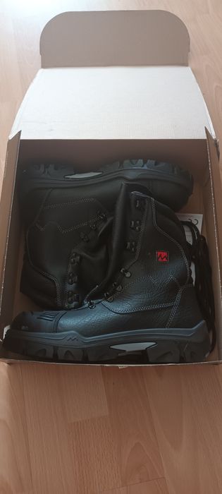 Кожени високи обувки