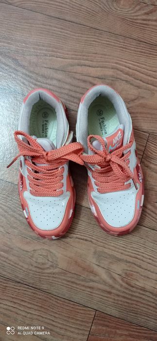 Кроссовки 35 размер в идеальном состоянии