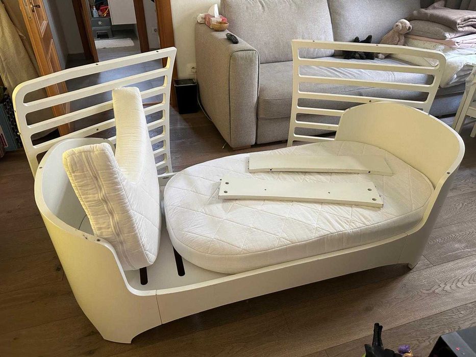 Pătuț premium Leander Classic 0-7 ani + saltea + extensie