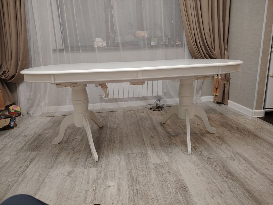 Стол для гостиной