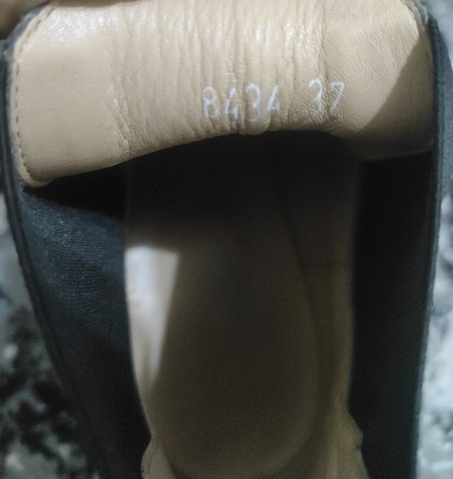 Челси-ботинки . Женские
без шнурков, с резинками по