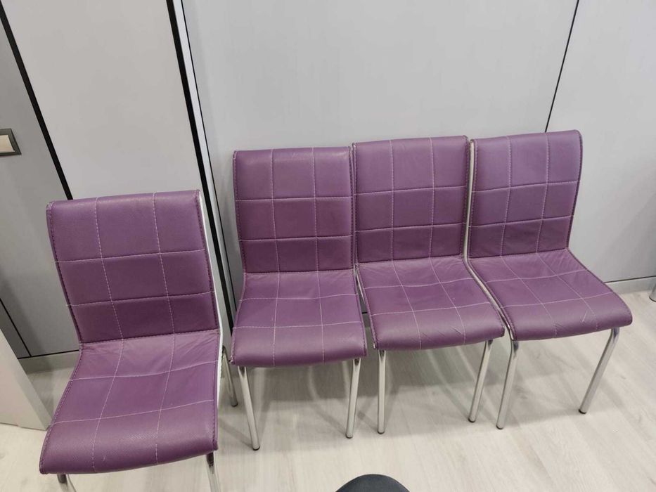 Продам кухонный стол со стулями