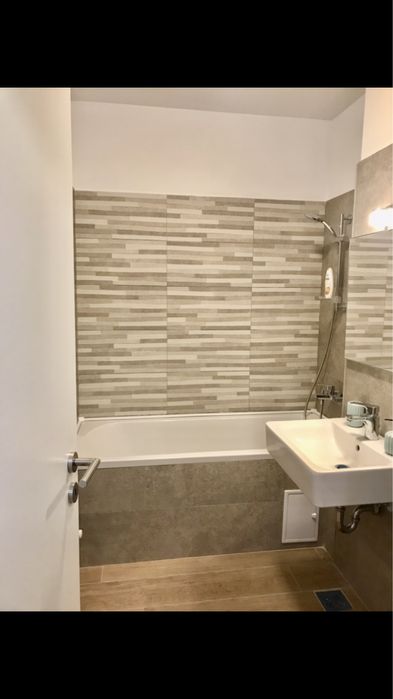 Cazare regim hotelier,zona Coresi Mall.