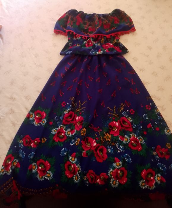Vând costum tradițional an stare buna