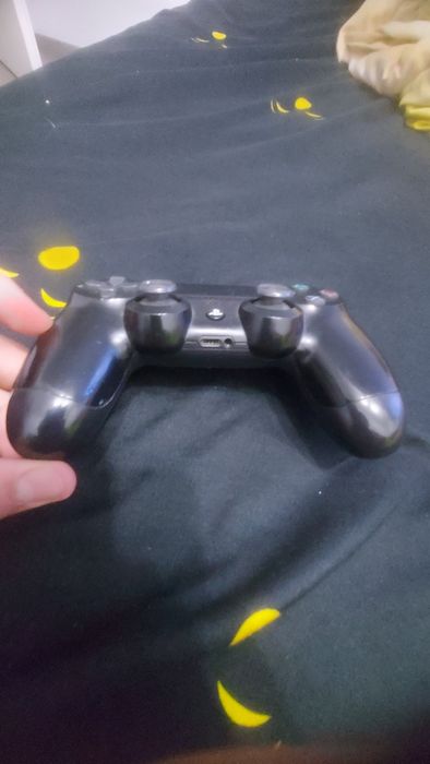 Controller ps 4 vând urgent
