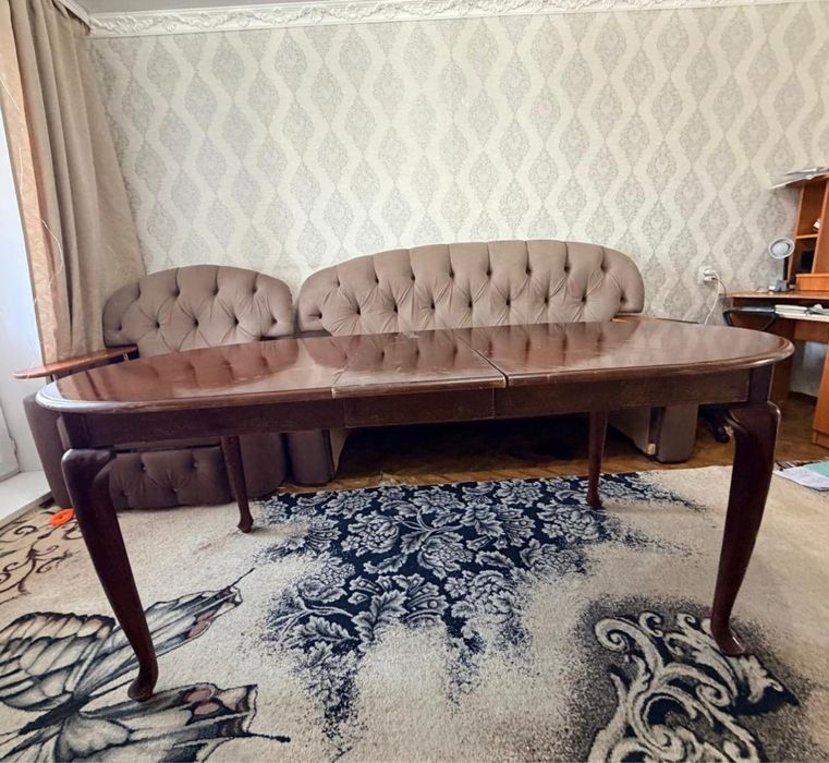 Стол на 12 человек в хорошем состояние красное дерево