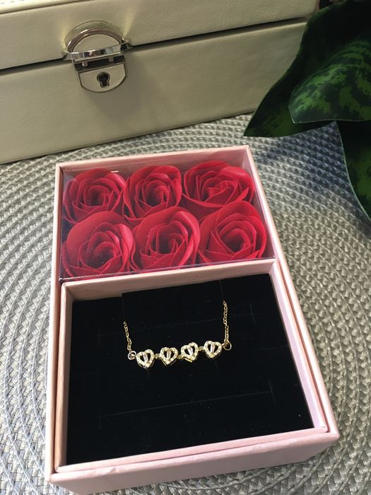 Подаръчна кутия с рози