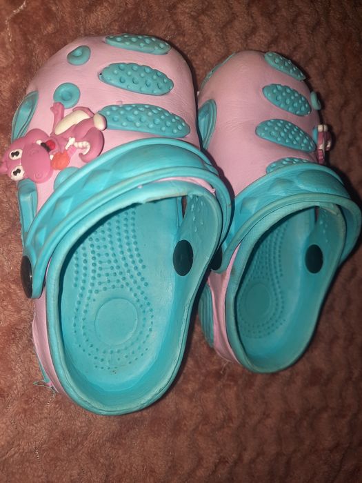 Продам детскую обувь