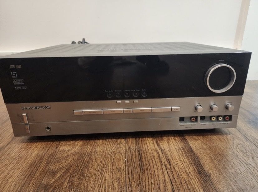 Se vinde statie harman kardon avr-135