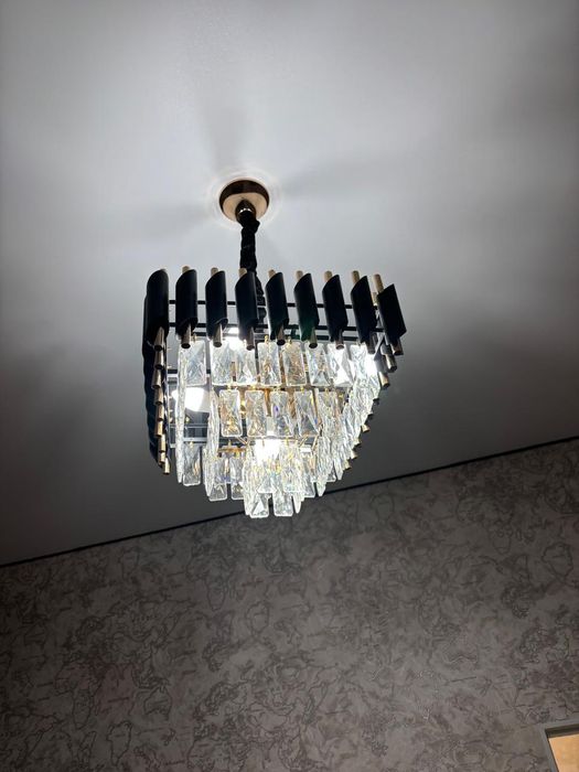 Продам люстру в отличном состоянии