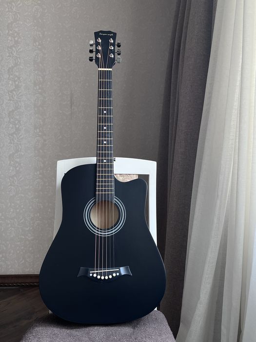 Новая акустическая гитара