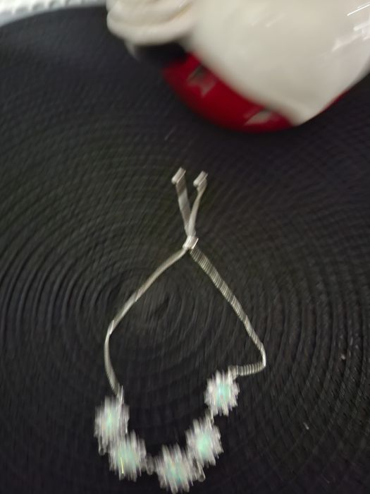 Bratara reglabila cu opal elegantă si usor de purtat