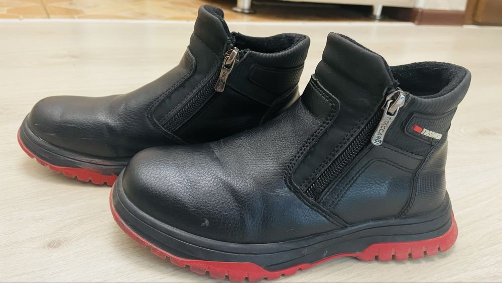 Продам детские сапоги осенние