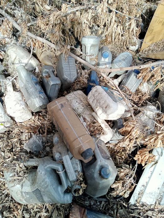 Отдам даром канистры бу