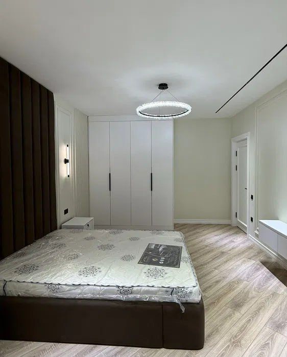 Сотилади Квартира ЦУМ Мирабад Ц7 4\\3\\4 90м2 новый ремонт ор-р Ойбек