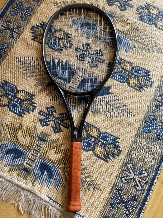 Продавам теннис ракета на 5 часа игра wilson RF1 320g. Grip seiz 2