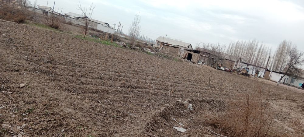 Quruq yer sotiladi 2800