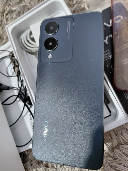 Продам смартфон Vivo Y17s