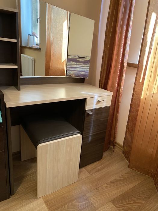 Прикроватный стол с зеркалом б/у