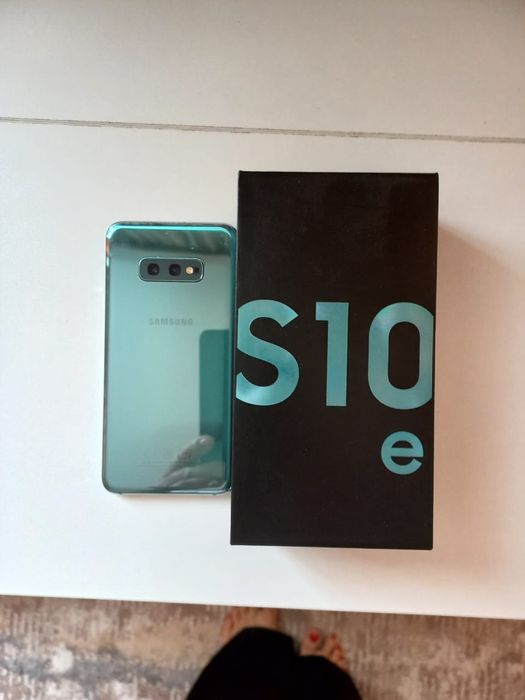 Продам смартфон Самсунг  s 10e