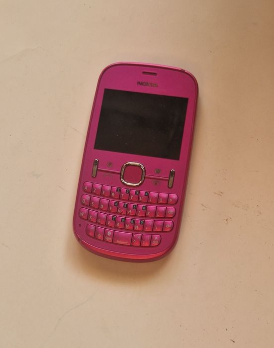 Telefon Nokia  si Samsung, fără capac la baterie