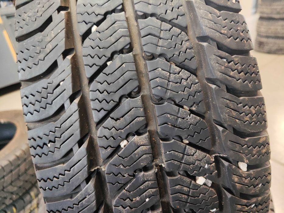 4бр.зимни гуми 225/65/16C Semperit