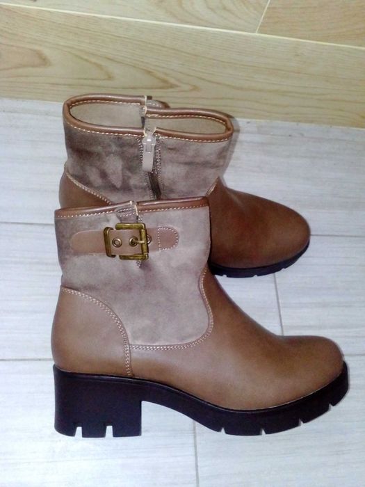 продавам  дамски  боти нови номер 39 love MOSCHINO