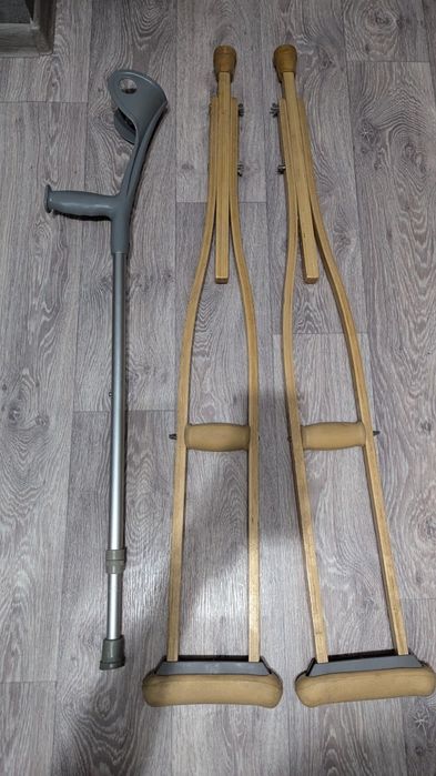 Костыли и подлокотник