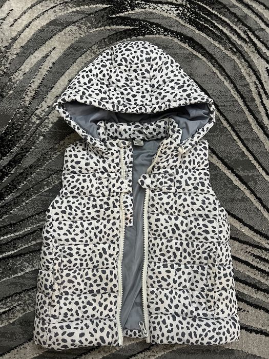 Продам теплую жилетку. Состояние хорошее.