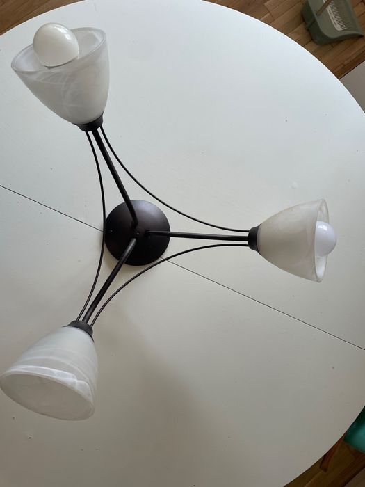 полилей, 3 осветителни тела, Е27, в отлично състояние, подходящ за спалня или детска стая