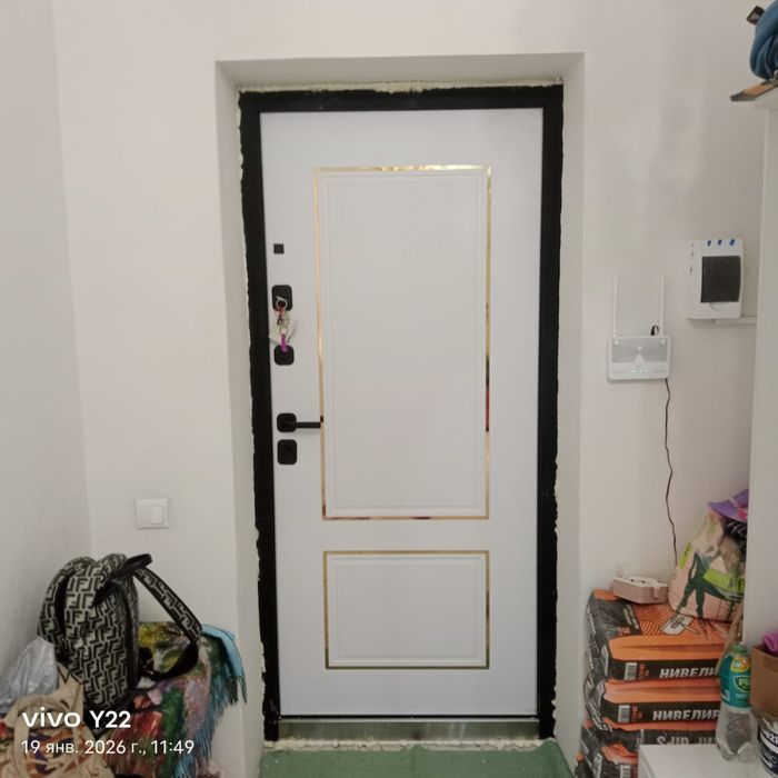 Продам входную дверь