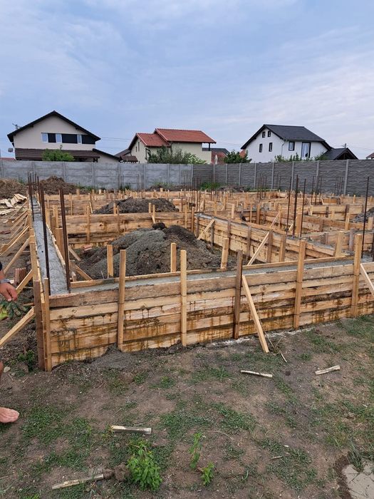 Echipa executam lucrări la rosu de la 75 euro mp construit