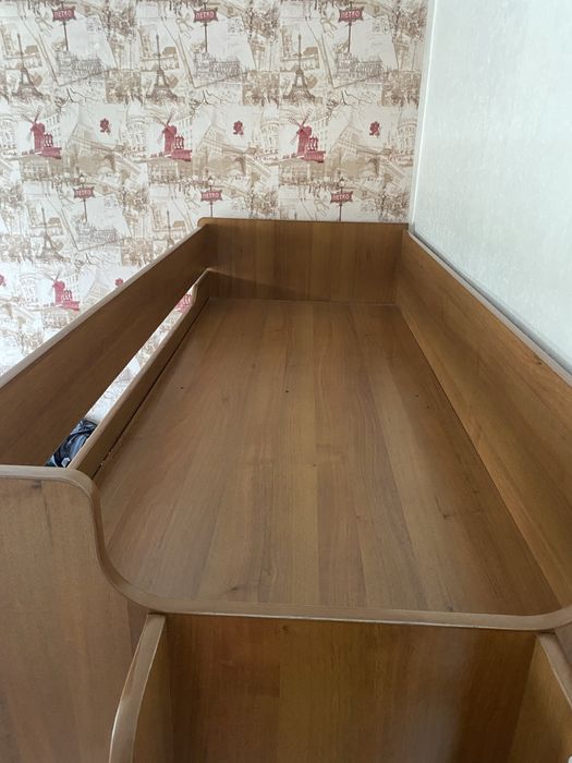 Двухъярусная кровать