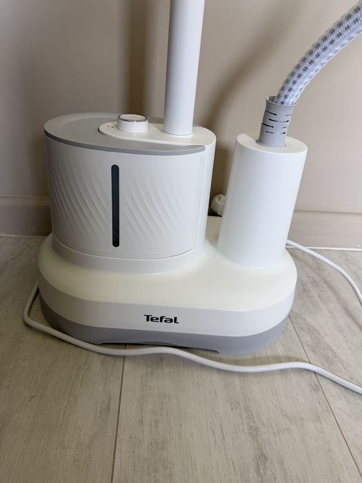 Aparat de calcat vertical Tefal