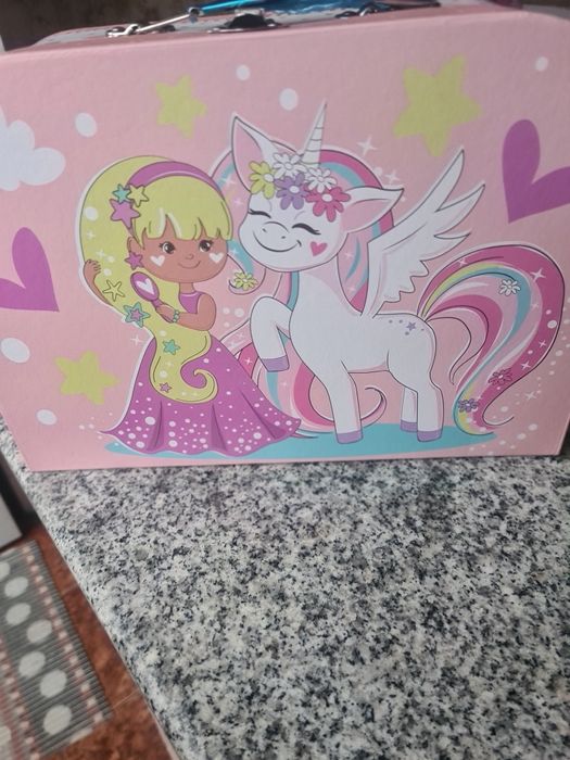 Продават се куфарчета