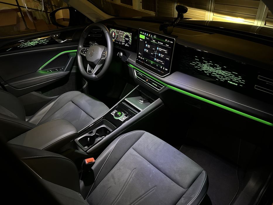Tiguan Elegance IQ.LIGHT HD Matrix LED - Distronic - Masaj in Scaune Camere 360° – Area View  1.5 eTSI 150 Cp