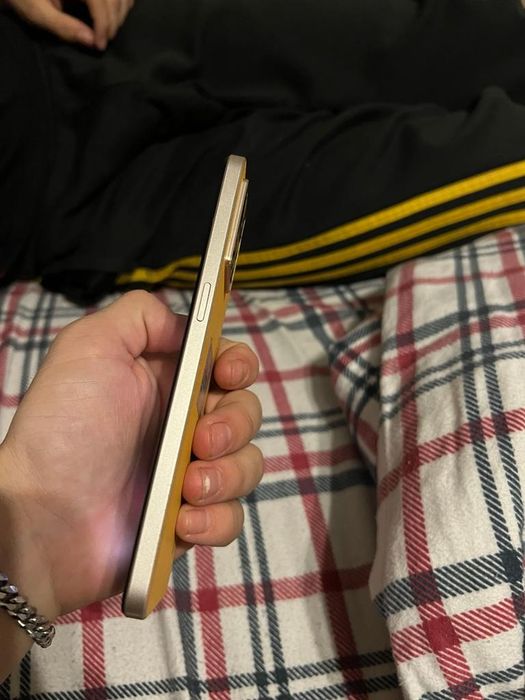 OPPO reno 7  в хорошем состоянии