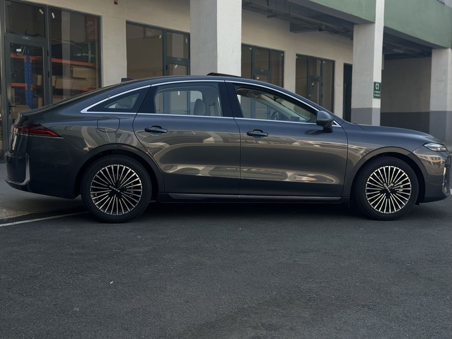 Roewe m7 premier
