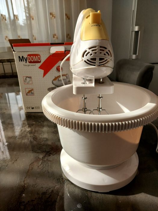 Mixer cu bol rotativ