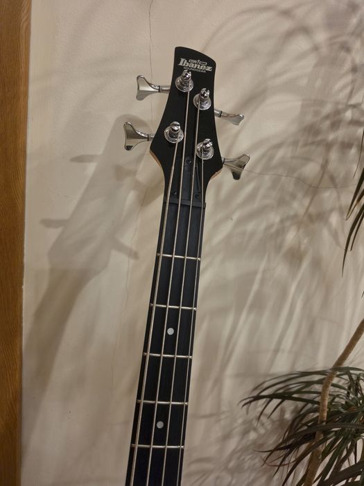 Ibanez GSR200-BK Black 4-струнна бас китара