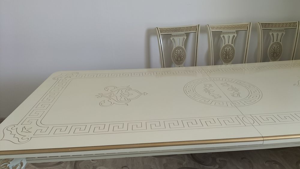 Стол для гостиной