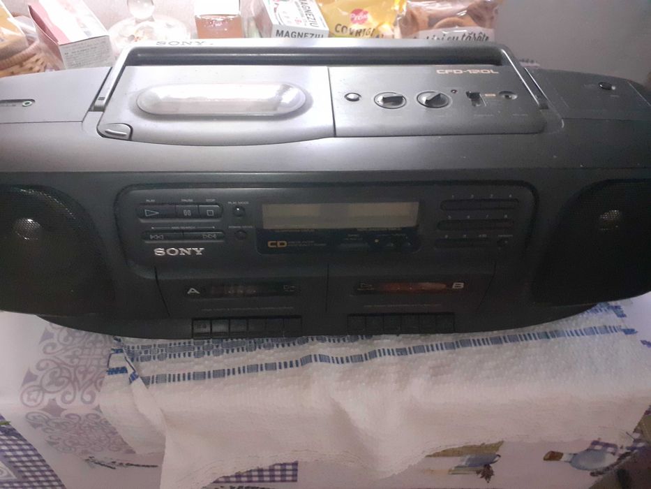 De vinzare radio casetofon cu cd sony cfd -120 l